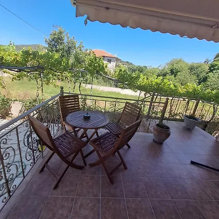 Holiday home παραδοσιακη λαζαρατα Lazarata